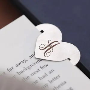 Initial Letter Heart Shaped Clip Bookmark, Stainless Steel Bookmark, Perfect Gift for Bookworms, Women, and Friends, Ideal for Birthdays, Valentine's