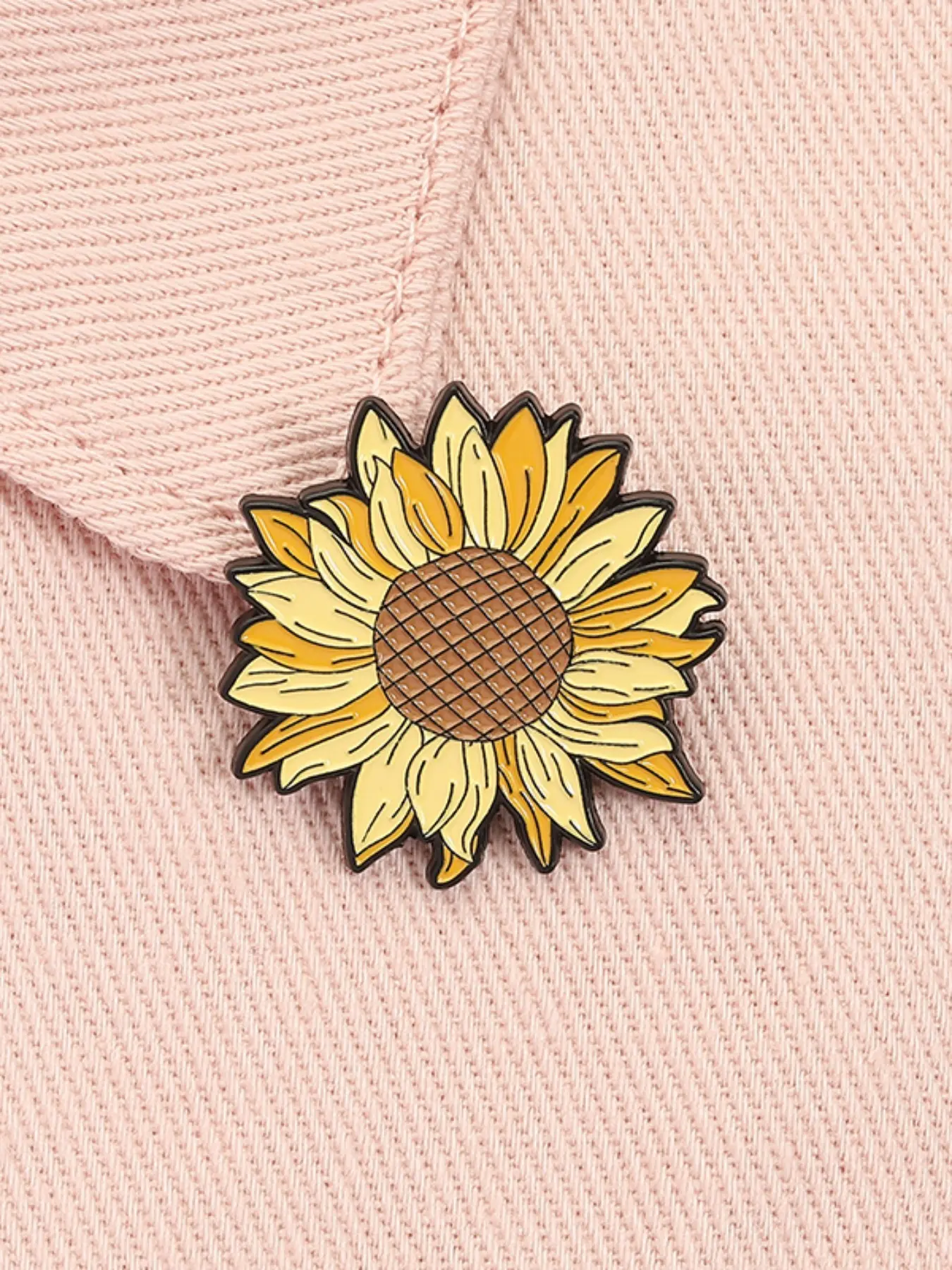 Sunflower Enamel Pin Floral Plant Beautiful Flower Metal Brooch Alloy Brooch Pin Clip Lapel Backpack Badge Fashion Jewelry Accessories Gift for Friends