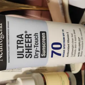 Neutrogena Ultra Sheer Dry-Touch Sunscreen Lotion SPF 70, Broad Spectrum Protection, Water Resistant, Non-Comedogenic, 3 fl oz Lightweight Formula