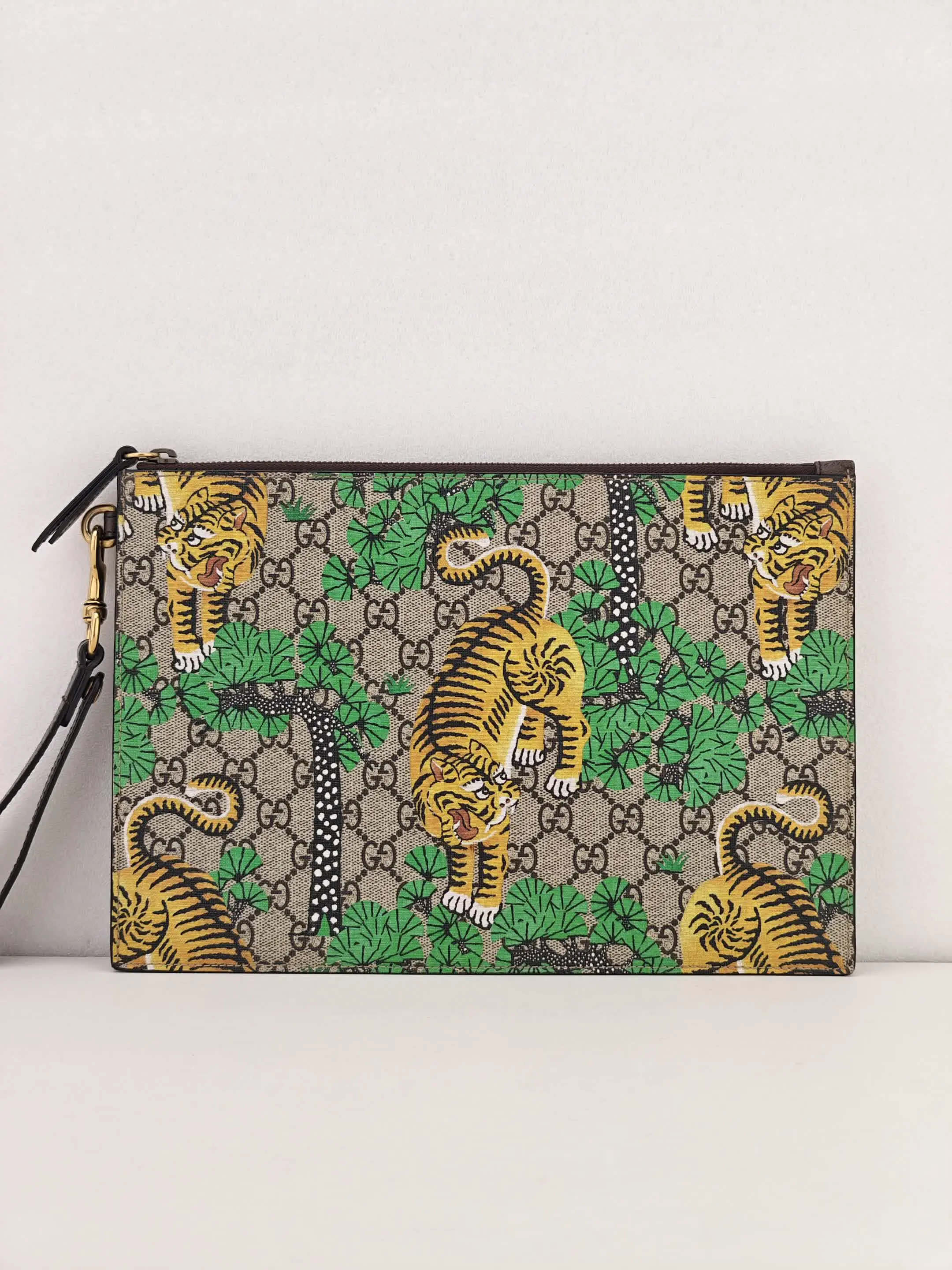 Pre-owned GG Supreme Canvas Clutches and wristlets Gucci GG Supreme Zip Pouch Bengal Tiger Print Coated Canvas with Brown Leather Trim【451473】