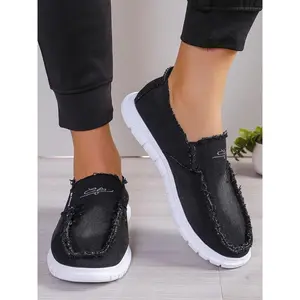Unisex Casual Low-Top Floral Embroidered Cloth Shoes, Soft and Non-Slip Washable Denim Loafers, Durable and Stylish for All Seasons
