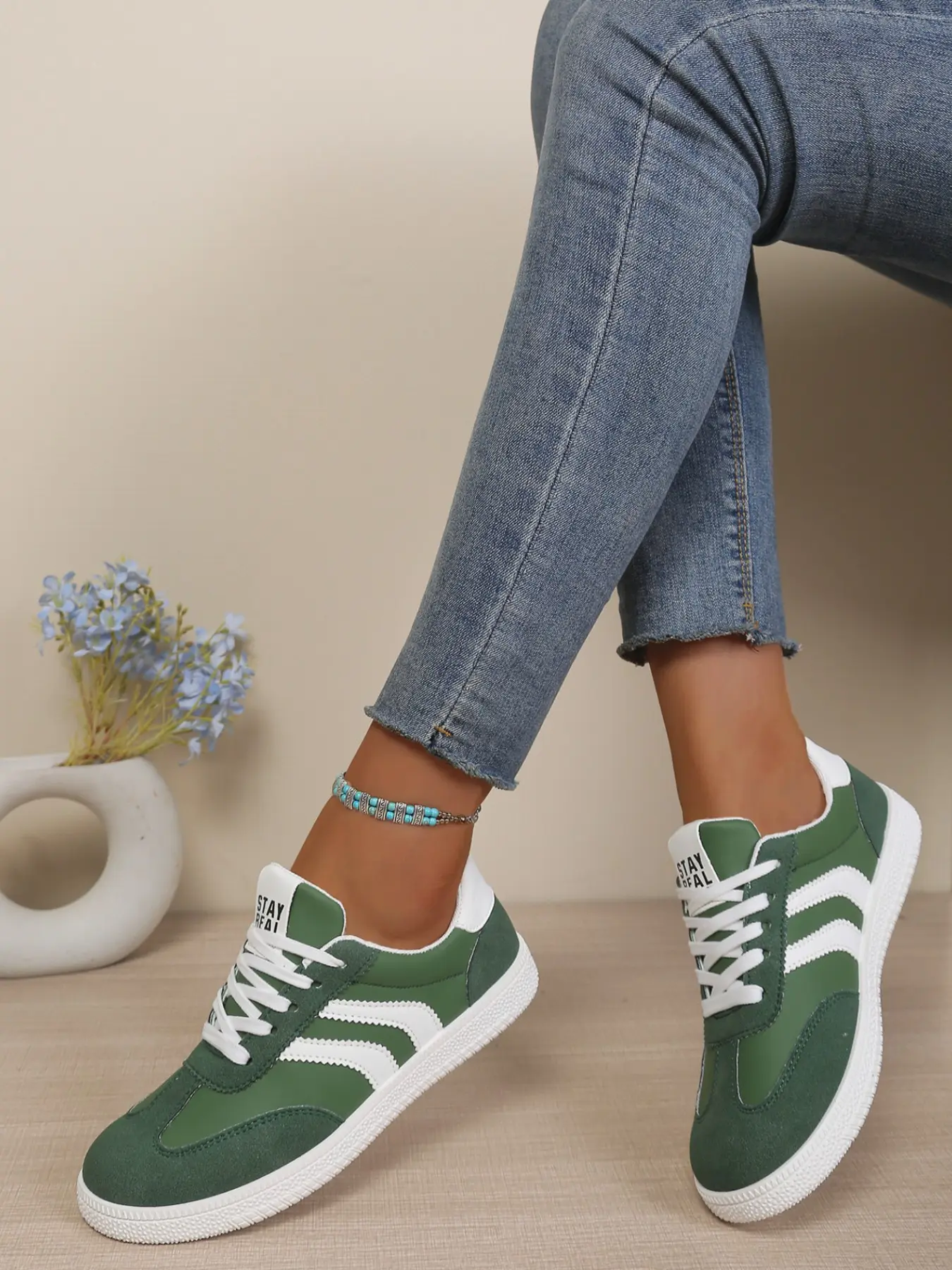 Vintage Colorblock Athletic Trainer Shoes for Women, Flat Striped Laces Casual Agony Shoes, Large Sizes, PU Leather Upper, Rubber Sole, Sneaker Footwear, Casual Sneakers Shoes