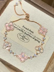 Elegant Rhinestone Sparkle Imitated Natural Shell Hollow Lucky Four-Leaf Clover Drawstring Flower Design Bracelet for Women Unique Luxurious Hand Jewelry