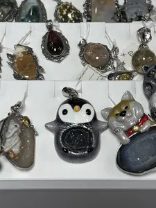 Astrid(10539)gc.Cute Penguin Crystal Geode