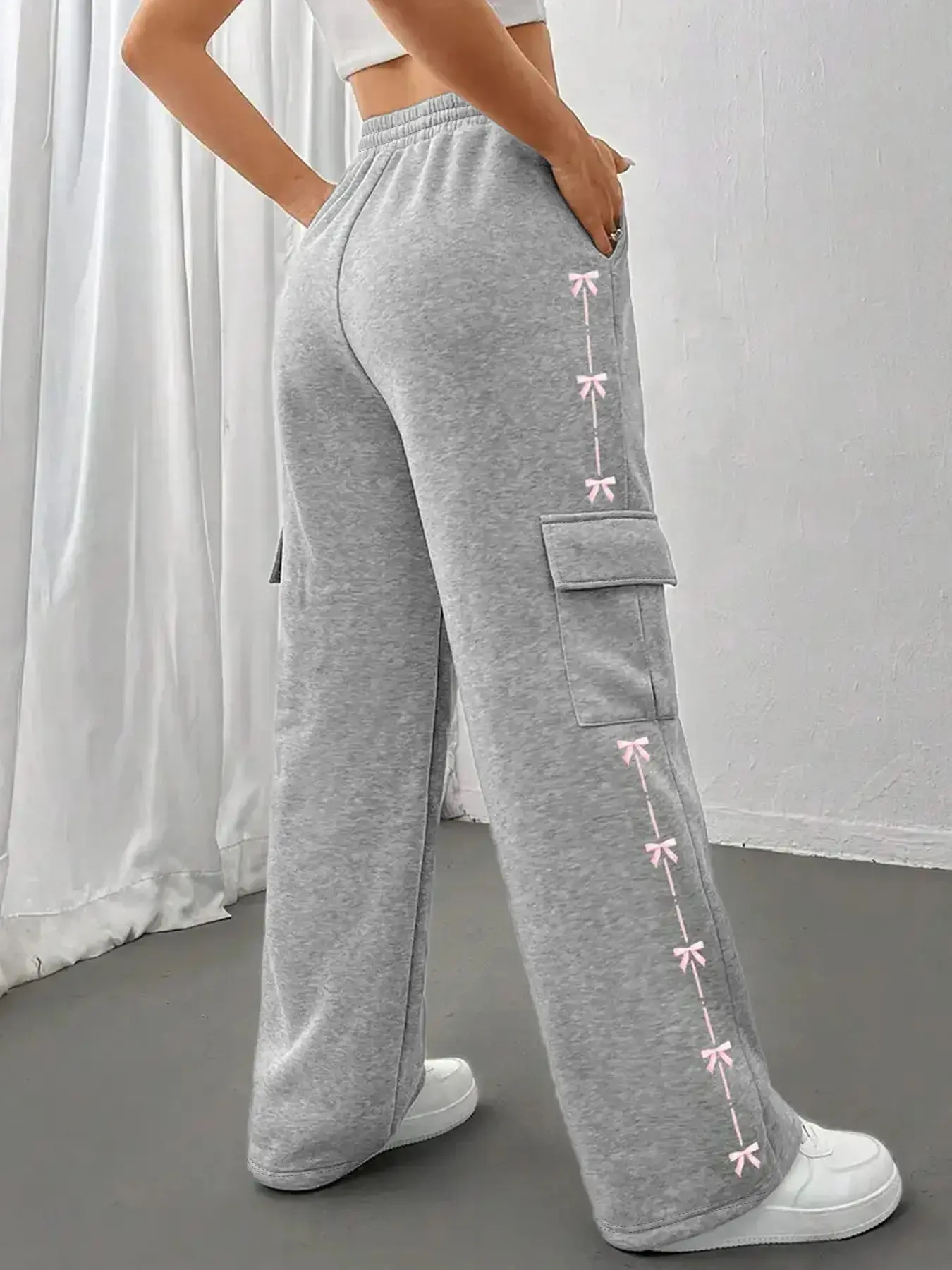 Women's Grey Coquette Sweatpants with Pink Bows, Cute Ribbon Side Detail Wide Leg Cargo Pants, Y2K Soft Girl Aesthetic Loungewear,Grey Cargo Sweatpants with Pockets, Sweet Bow Knot Side Striped Trousers, Loose Fit Casual Joggers for School & Daily