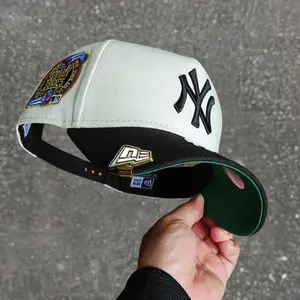 New Era NY Yankees New Era 9FORTY Snapback Cap Cream Black Green Undervisor – Adjustable MLB Baseball Hat for Men Women Unisex, Classic NY Logo Design, Green Undervisor Accent, Lightweight Streetwear Cap Casual Fashion Trend 2026