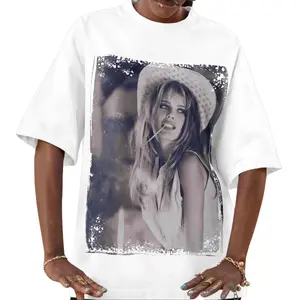 Claudia Schiffer Vintage 90s Supermodel T-Shirt – Retro Fashion Icon Graphic Tee, Nostalgia Unisex Shirt
