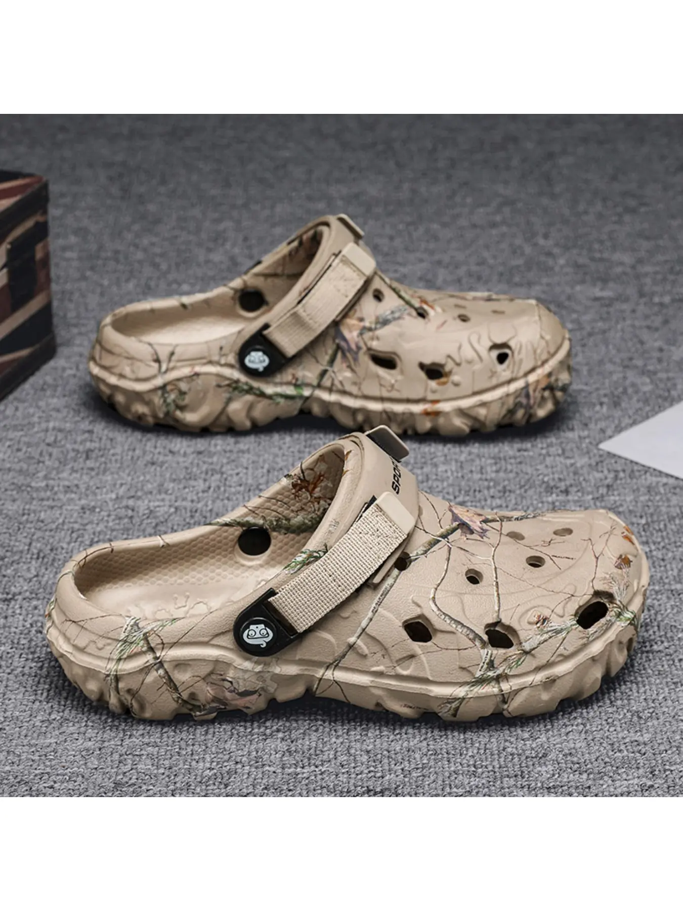 Camouflage Print Holey Shoes for Men and Women, Summer Outdoor Casual Anti-Slip Breathable Closed-Toe Sandals, Two-Way Soft Sole Beach Shoes, Antislip Slippers