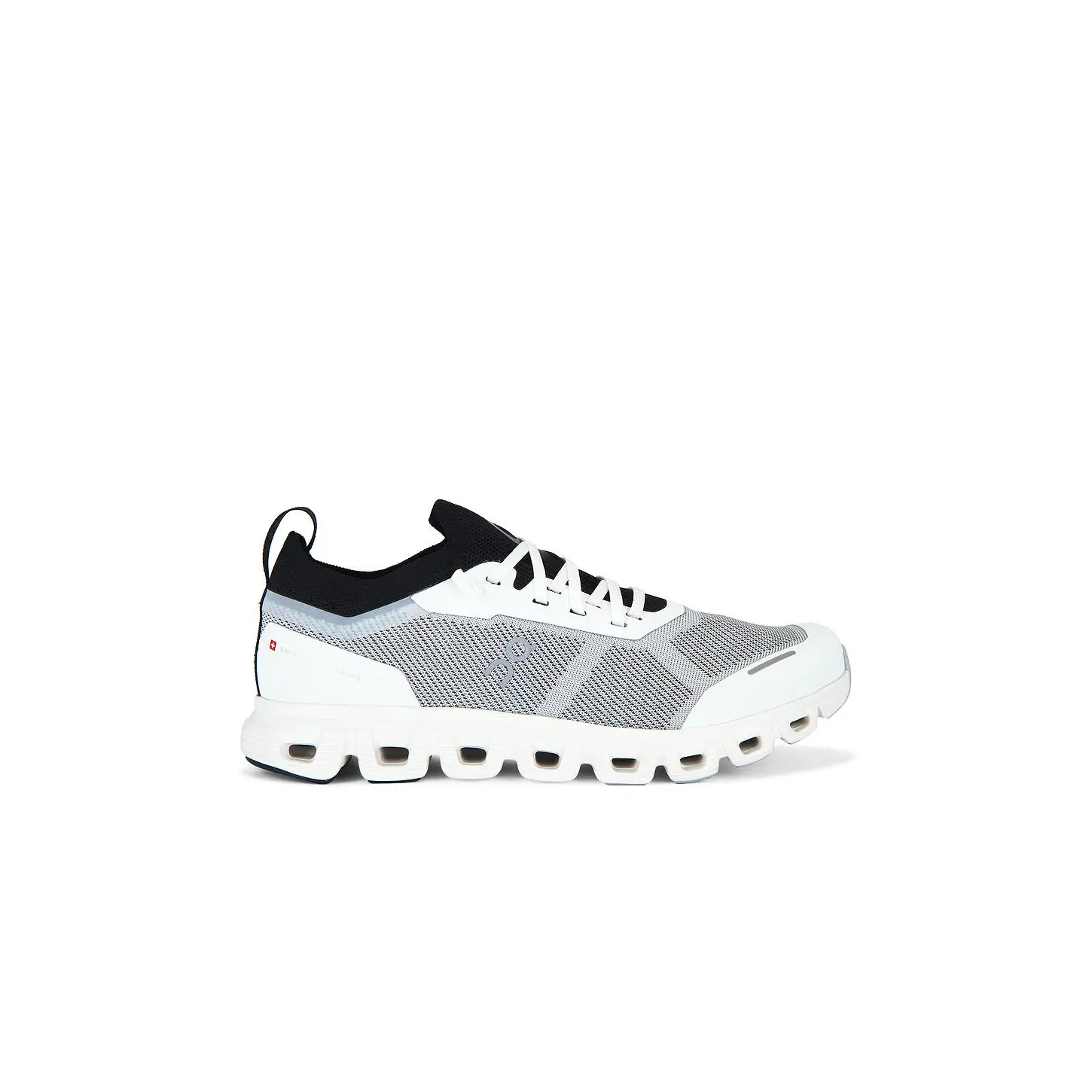 On Cloud 6 Versa in White & Black