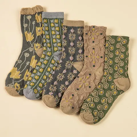 Women's Textured Floral Print Crew Neck Socks, Floral Pattern Socks, Retro Multicolored Socks, Casual Comfy Socks, Knitted Socks, Fashion Ladies' Fall & Winter Cozy Socks For Daily Wear