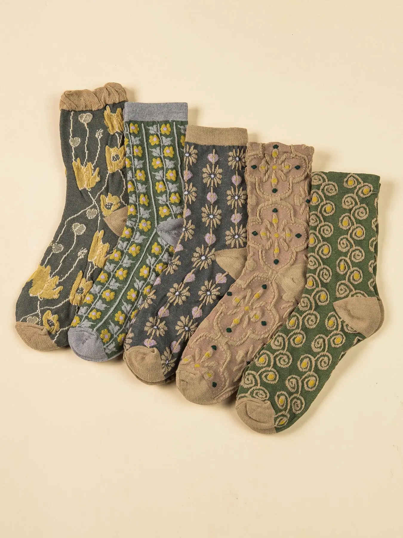 Women's Textured Floral Print Crew Neck Socks, Retro Multicolored Socks, Fashion Ladies' Fall & Winter Socks For Daily Wear