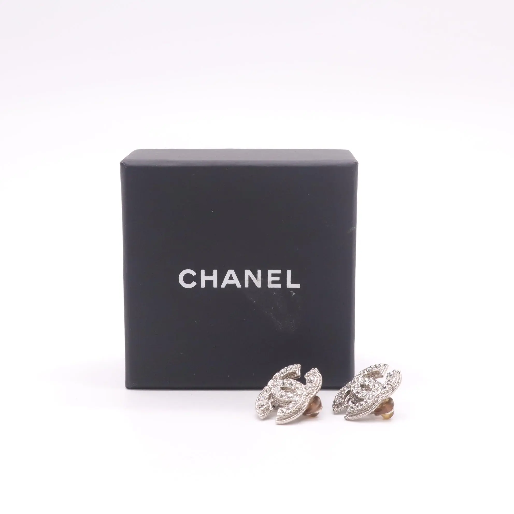 Pre-owned Chanel Textured Edge CC Stud Earrings W22451