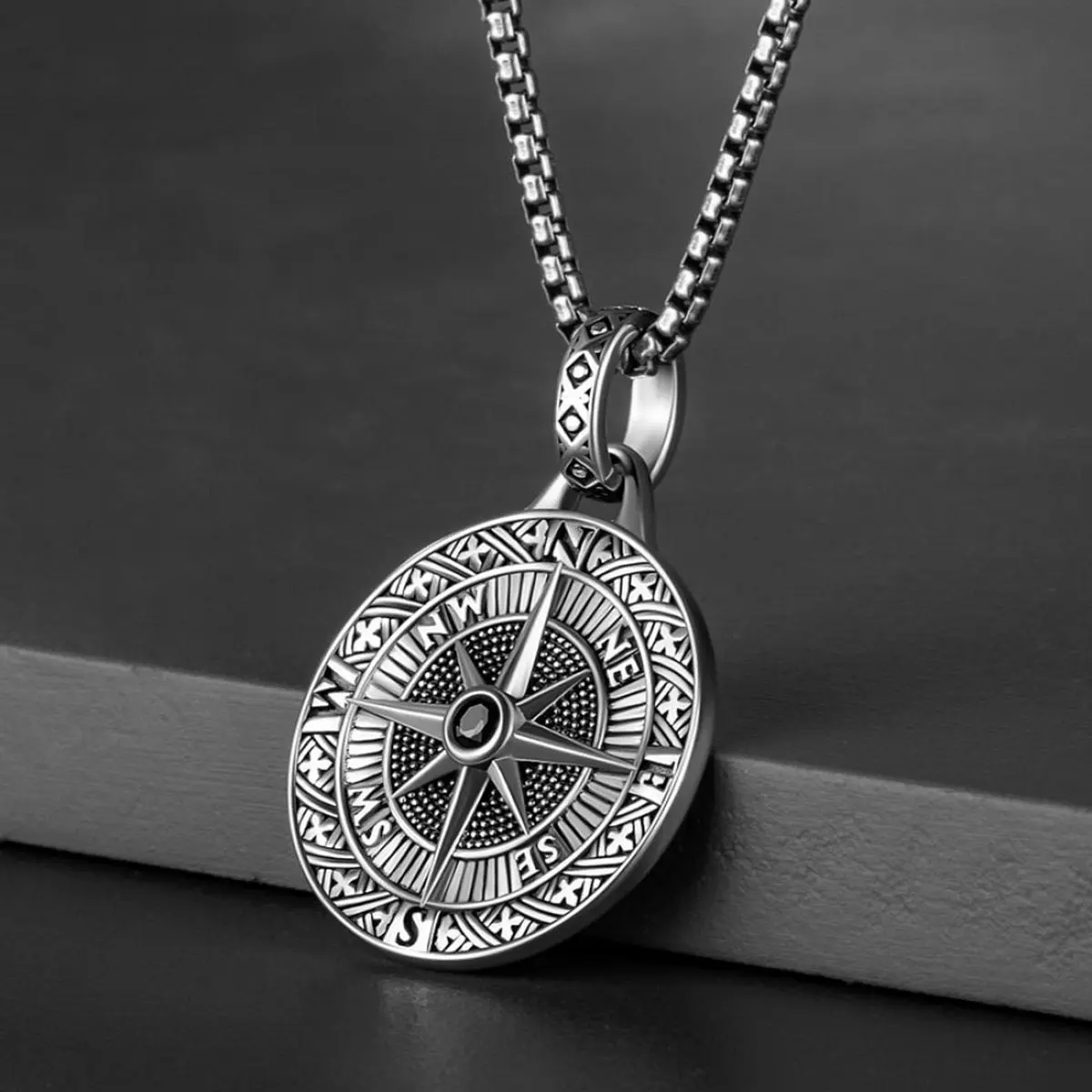 Men's Pendant Necklace with Compass Design, Stainless Steel Hip-Hop Medallion on a 60cm Link Chain, Casual Birthday Gift for Daily Wear