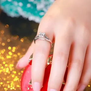 Presentski Princess Cut 1 CT synthetic Moissanite Ring with Sterling Silver 925