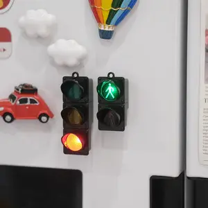 Mini Traffic Light Fridge Magnet, 1 Set Battery Powered Simulation Pedestrian Signal & Traffic Light Fridge Magnet, Home Decor for Kitchen Living Room, Higher End Fridge Magnets