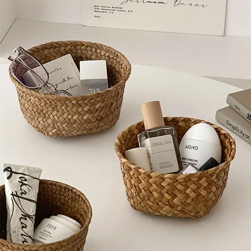1count Woven Round Versatile Storage Basket, Desktop Cosmetic Skincare Organizer, Grass Straw Baskets for Miscellaneous Items, Model Xinghao