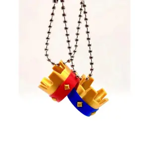 2pcs/set Clash Crown Keychains Royale - Fun Red and Blue Gold Crowns For Display,Red and Blue Combination Keychain, Sturdy Metal Key Ring, Design, As A Birthday and Anniversary Gift.Trendy Cute Keychain