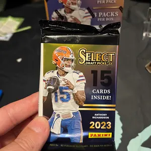 Select Draft Picks 2022 Trading Cards (1 pack)