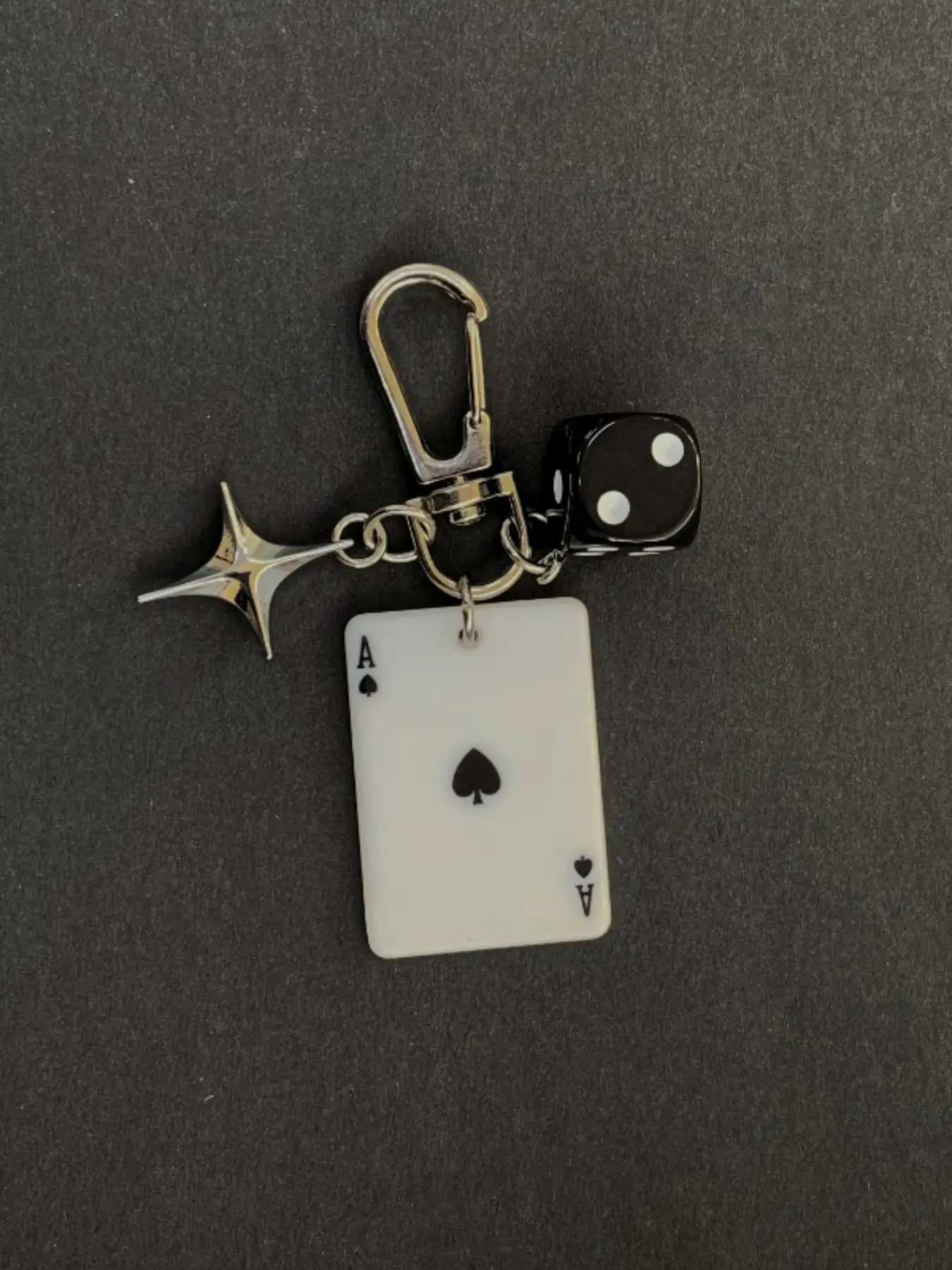 Y2K Ace of Spades Keychain with Star Pendant-Poker Card Dice Star Keychain Bag Charm,Card Spade Dice Star keyring Bag Accessory Acrylic Keychain, Keychain Accessories, for Bag Charms,backpack Key chains,Car key holder Women Men's Wallet Decoration