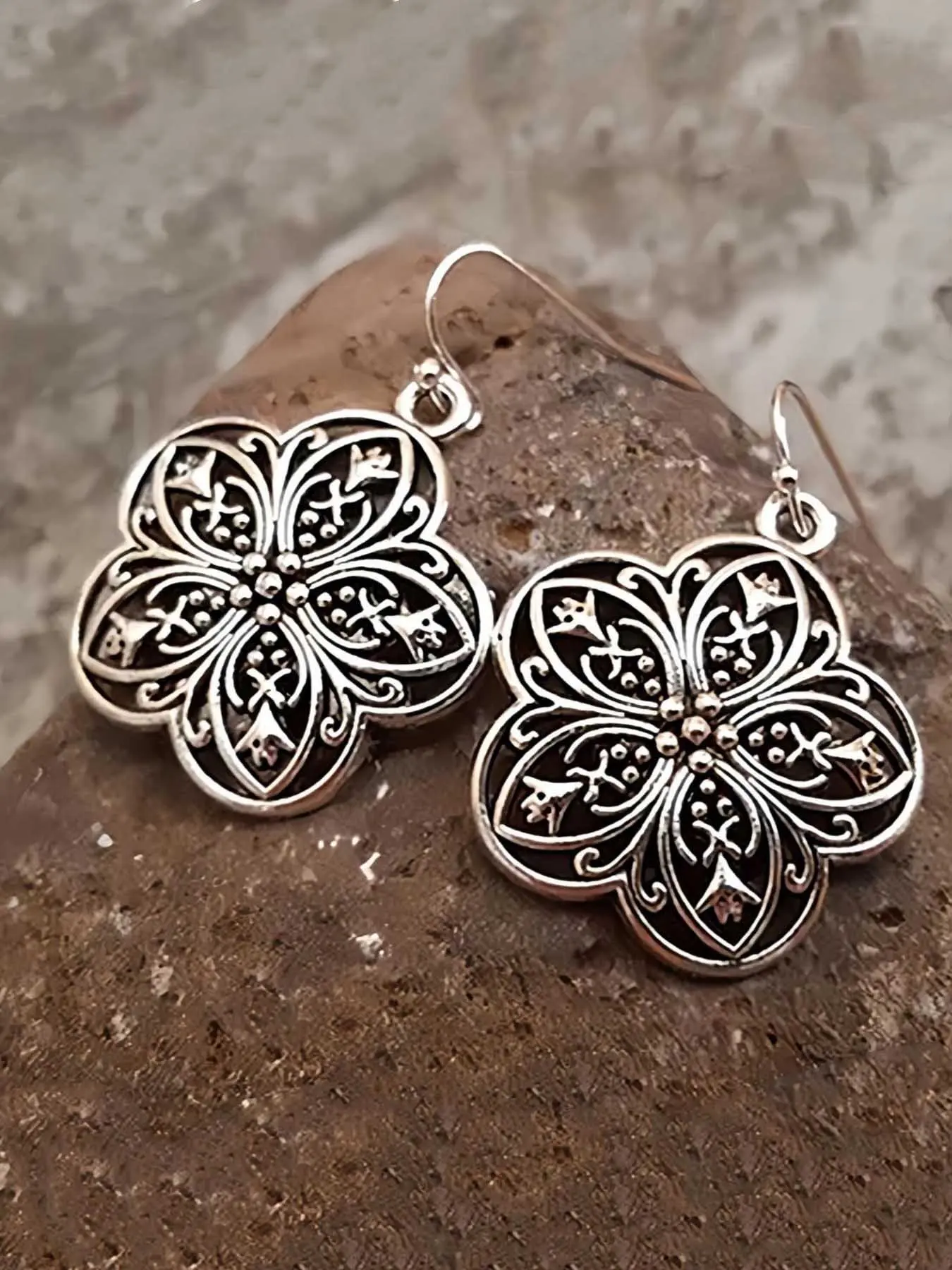 Boho Hollow Out Flower Statement Drop Dangle Earrings for Women, Vintage Elegant Daily Wear Earrings, Perfect for Any Occasion