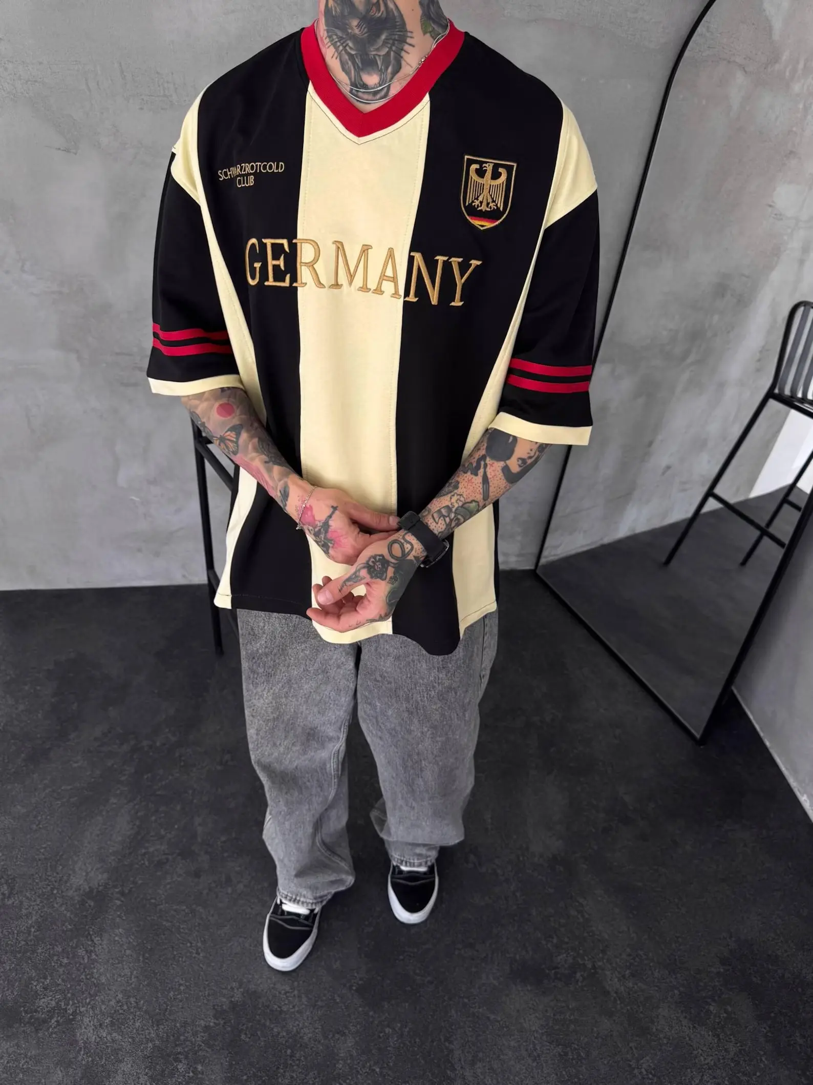 Vintage Germany Football Jersey – Oversized Retro Soccer Shirt, Black & Cream German Heritage Sportswear, Schwarz Rot Gold Inspired Graphic, Embroidered Eagle Detail, Classic Fan Streetwear Top, Game Day Apparel
