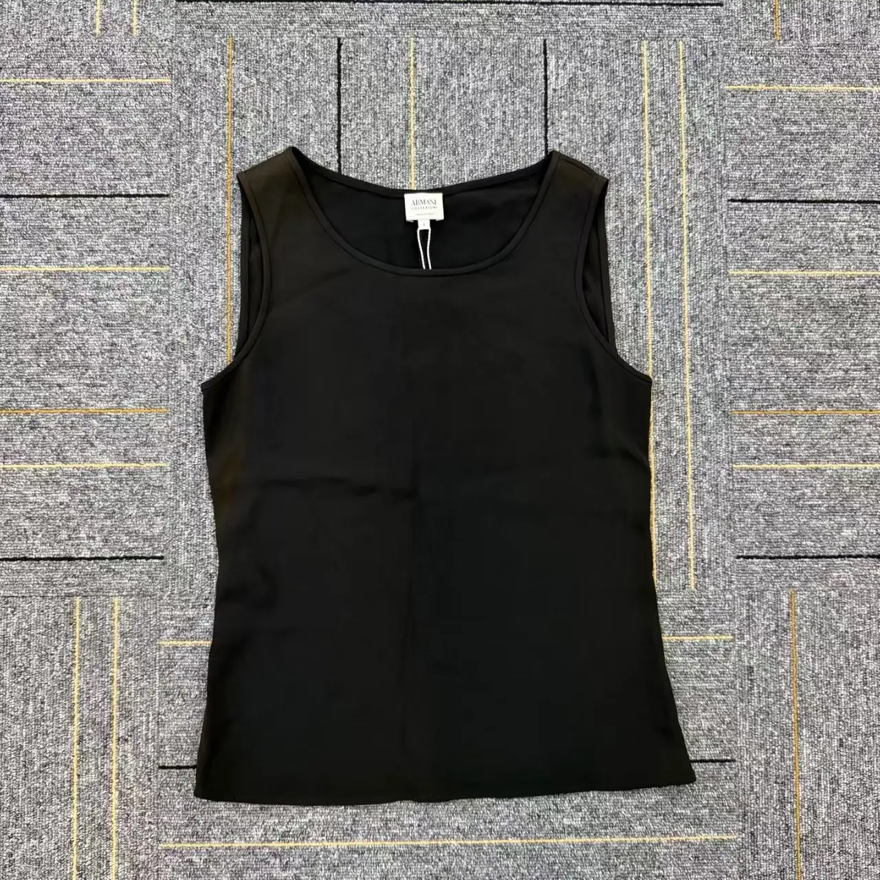 Pre-owned Armani Tank Top for Women – Classic Designer Sleeveless Top N24158972