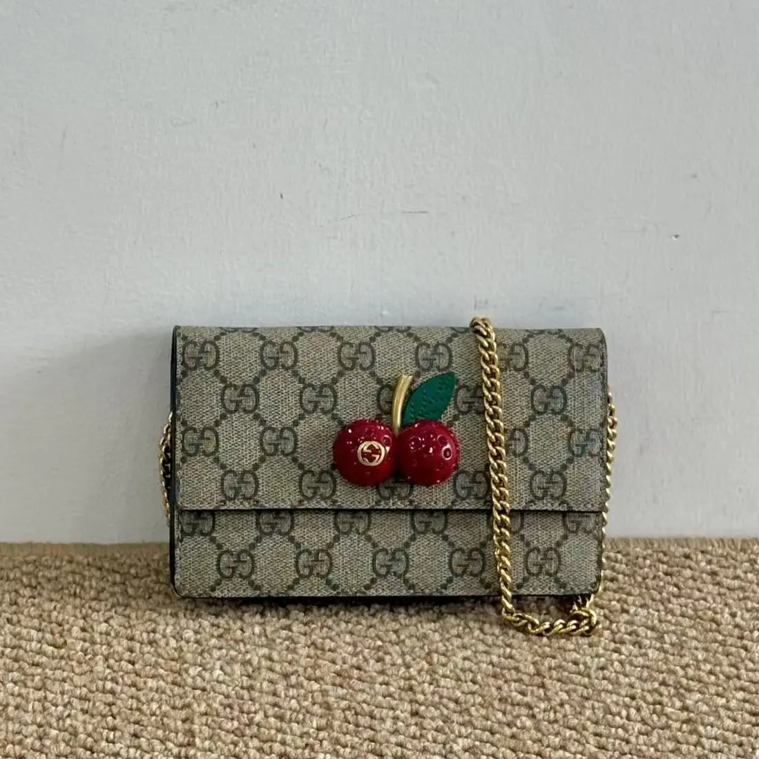 Pre-owned GUCCI Authentic GG Supreme Cherry WOC Chain Bag Shoulder Crossbody Bag