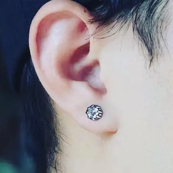 High-end men's earrings, titanium steel hypoallergenic zircon earrings, black titanium steel with shiny white zircon or black zircon, 1pcs              Code: e010