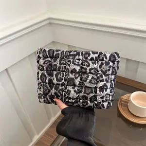 Fashion Leopard Pattern Clutch Wristlet, Casual Large Capacity Travel Storage Bag with Zipper, Portable Travel Storage Bag for Women & Girls