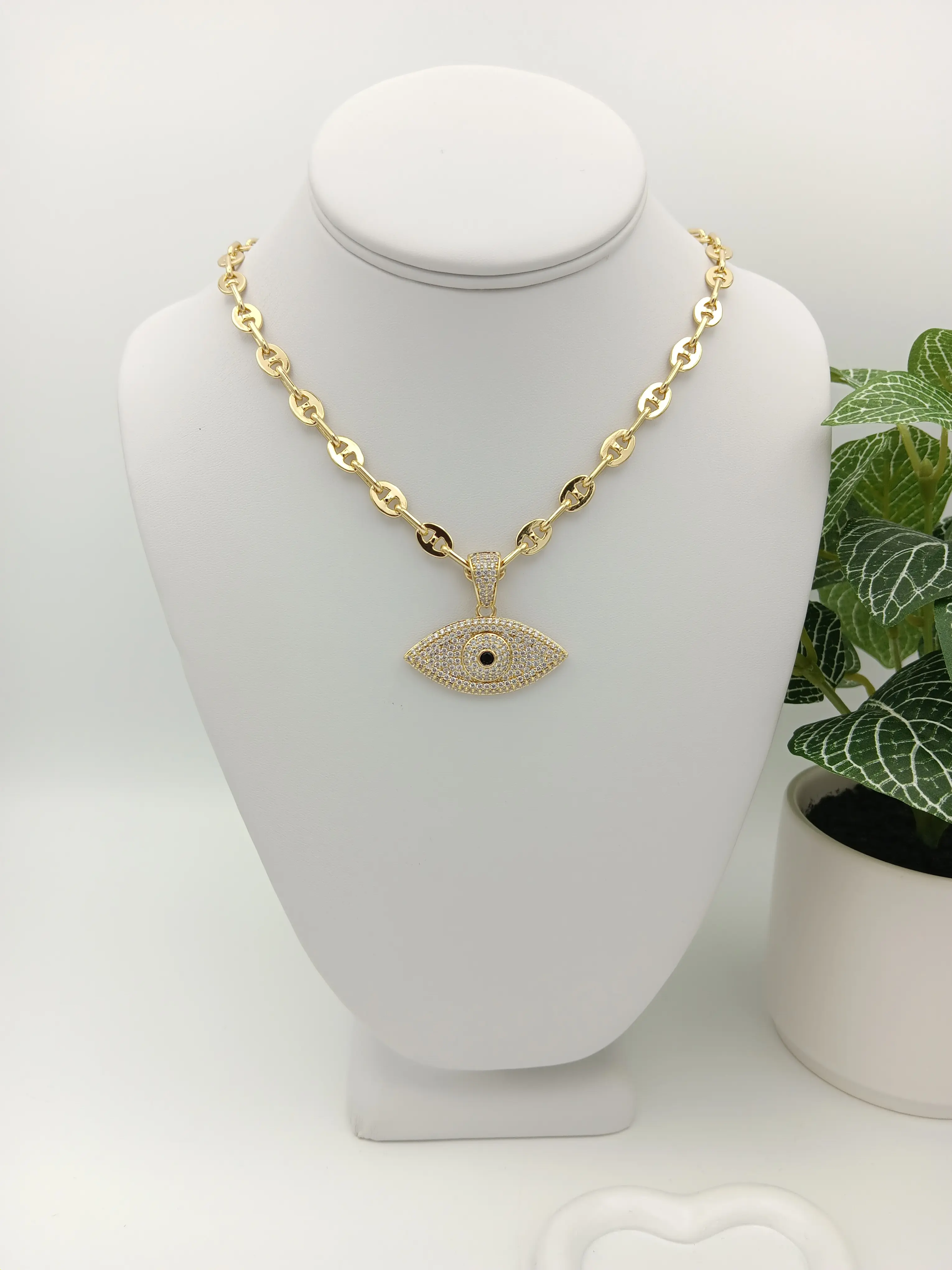 Unisex Gargantilla fashionable, 14k gold plated, high quality.