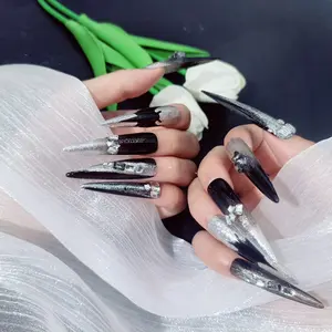 The nail art that was criticized! Sweet girl rushes straight, black silver gradient+shattered diamond long armor, wearing it directly transforms from 'amateur' to 'socialite'