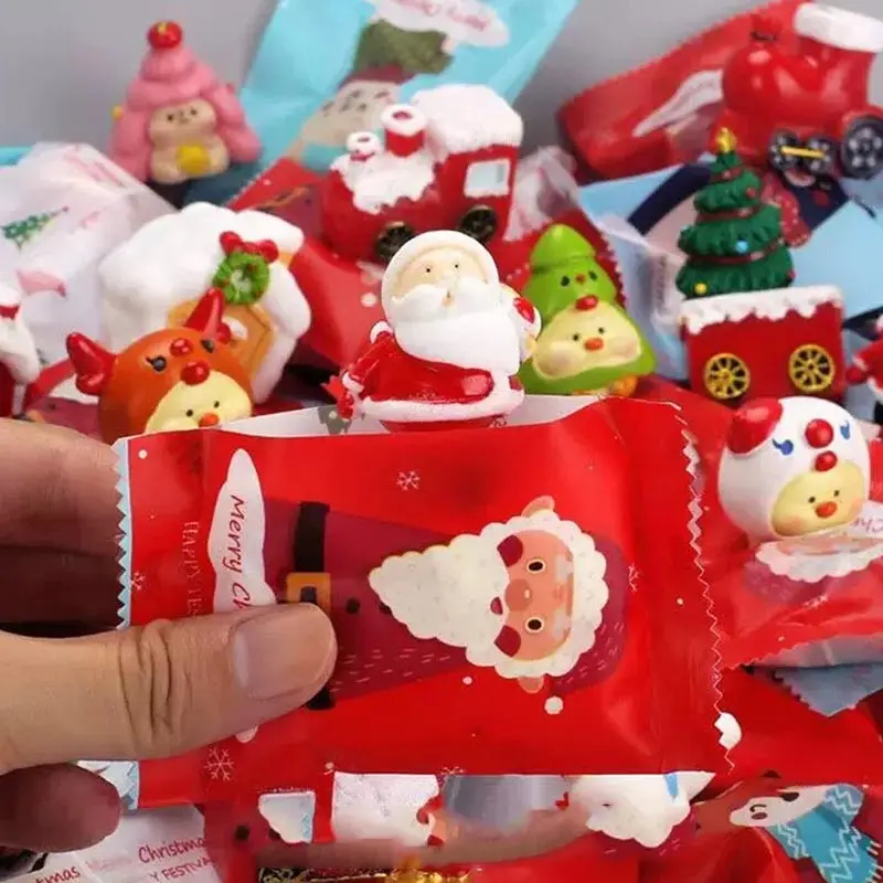 5pcs Christmas Surprise Blind Bag, Mini Cute Santa Claus Doll, Snowman, Christmas Tree and Other Random Styles, Children's Gifts, Christmas Children's Toys, Family Decoration Small Ornaments, Christmas Atmosphere Gifts, Party Favors Assortment