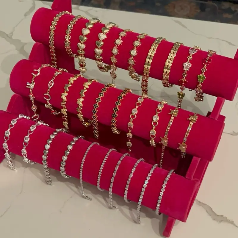 PICK BRACELET ON LIVE
