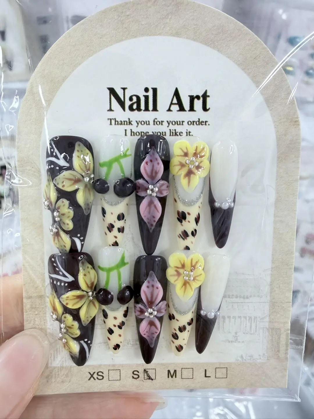 Yona(15549)gc.$21  5 sets handmade press-on nails selectable size and length random style