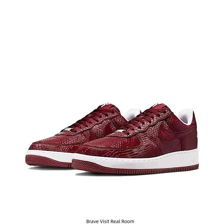 Burgundy Red Snake Skin Swoosh Retro Low Top Air Force Casual Sneakers White Midsole Red Rubber Outsole Textured Leather Daily Walking Shoes for Men Women Street Fashion Trainers