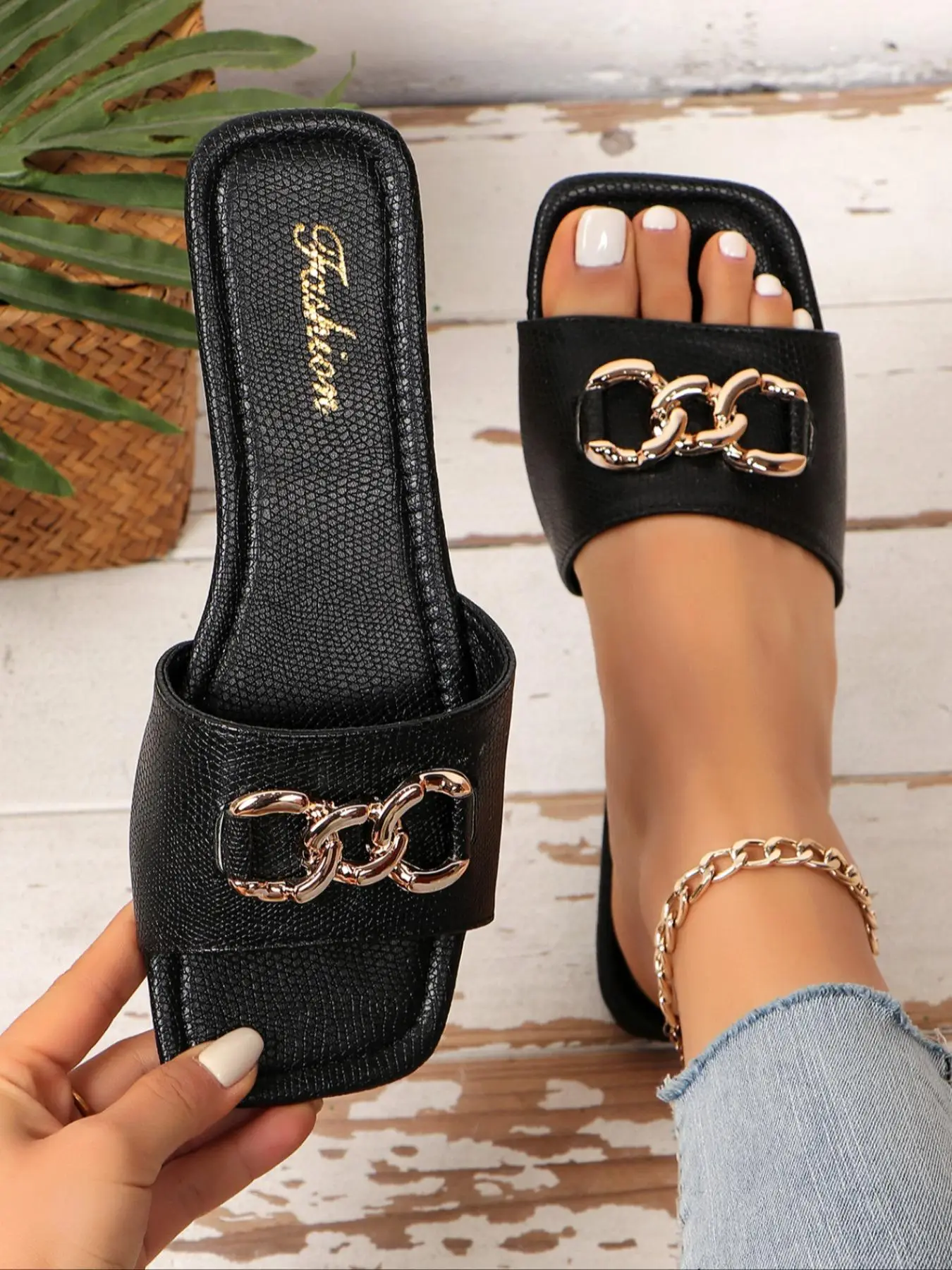 Women's Black Fashion Chain Decorated Slides, Trendy Sandals, Casual Comfortable Flat Sandals for Summer, Lightweight Breathable Shoes for Daily Wear,