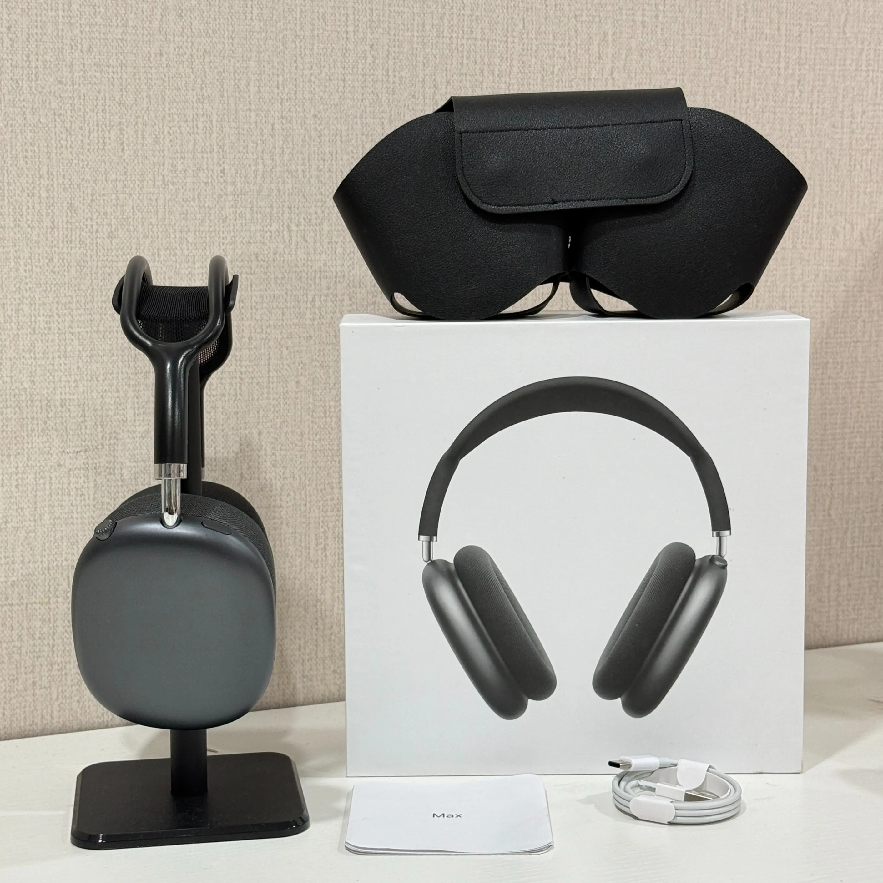 MAXPRO5 Wireless Bluetooth Gaming Headset magnetic quick‑swap ear cups full‑ear over‑ear design surround bass built‑in mic long‑lasting battery lightweight all‑day comfort shockproof travel case C‑Shape charging cord for gaming commute home office music