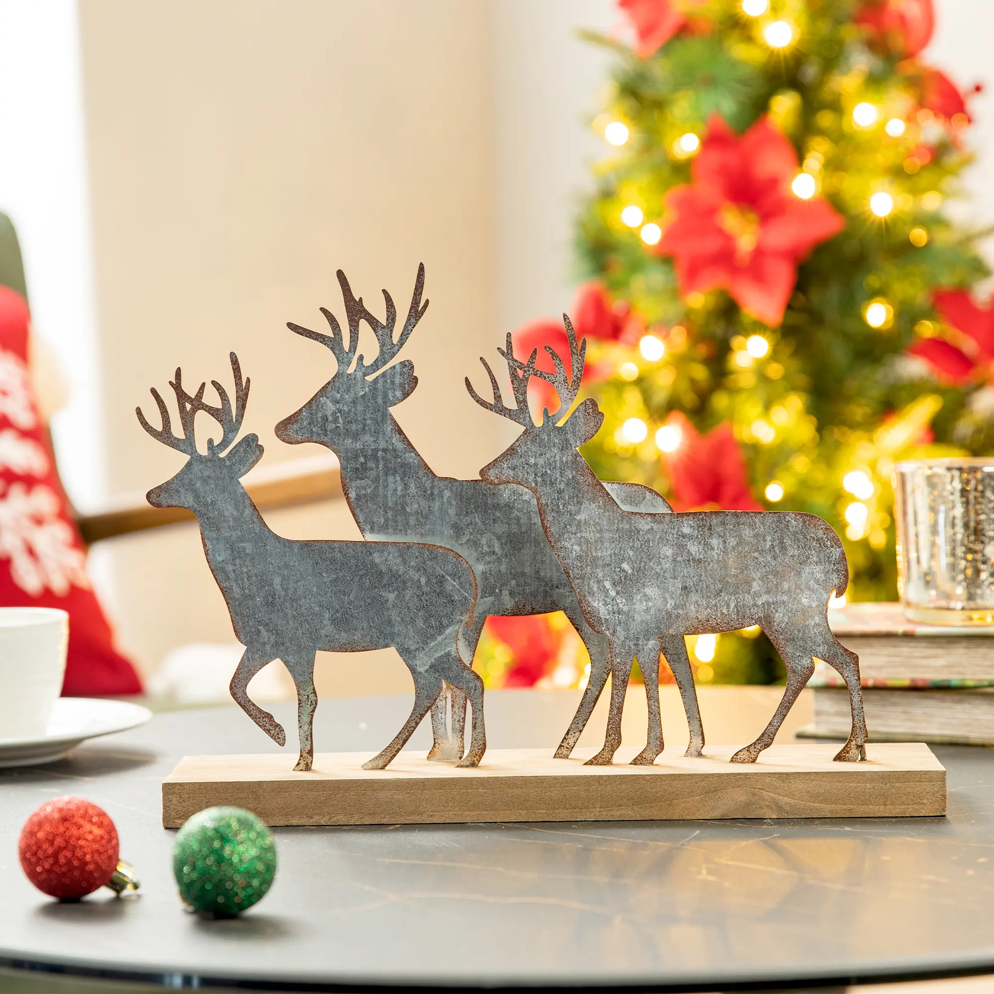 Glitzhome 13.25"L Galvanized Metal/Wooden Reindeer Table Decor