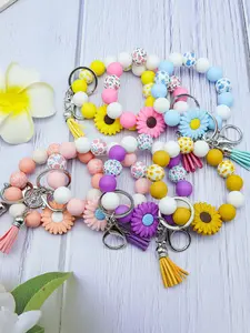 Boho Silicone Beaded Keychain with Flower Accessory, Car Key Fob Charm, Bag Pendant, Best Gift for Friends, Daily Wear
