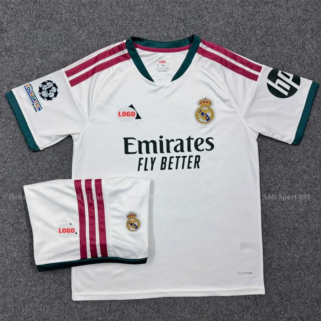 Modern White Football Sportswear Set – Lightweight Soccer Shirt & Matching Shorts, Breathable Athletic Wear