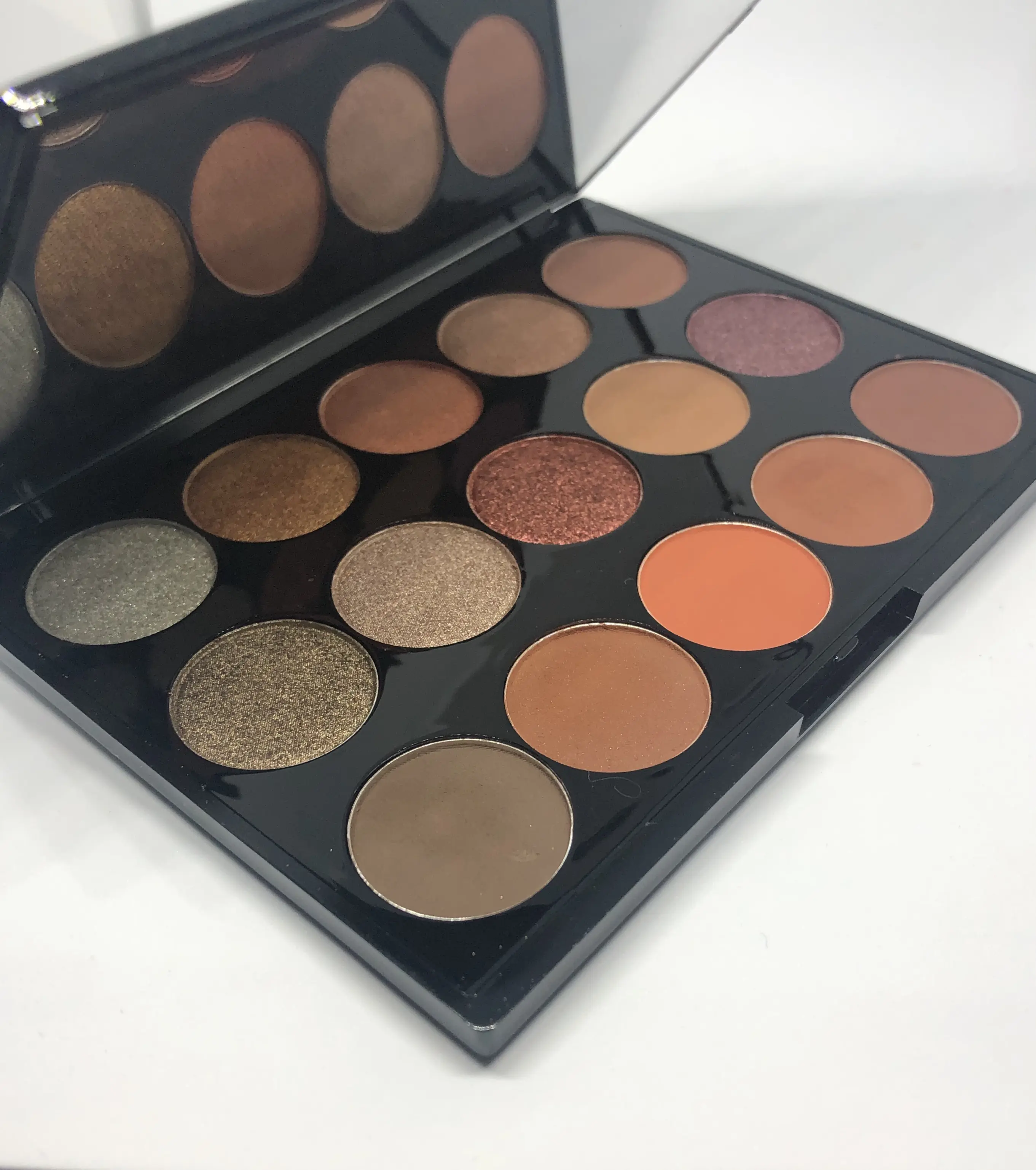 Deux Marie Magnolia 15 Shade Eyeshaow Palette