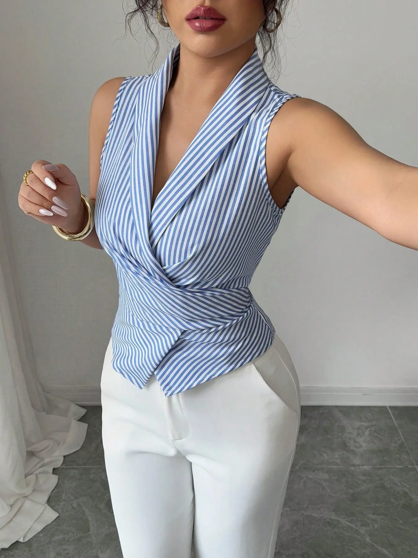 Women's Sleeveless V-Neck Elegant Striped Shirt, Blouse with Tie Waist Bow, Stylish and Comfortable Top for Daily Wear