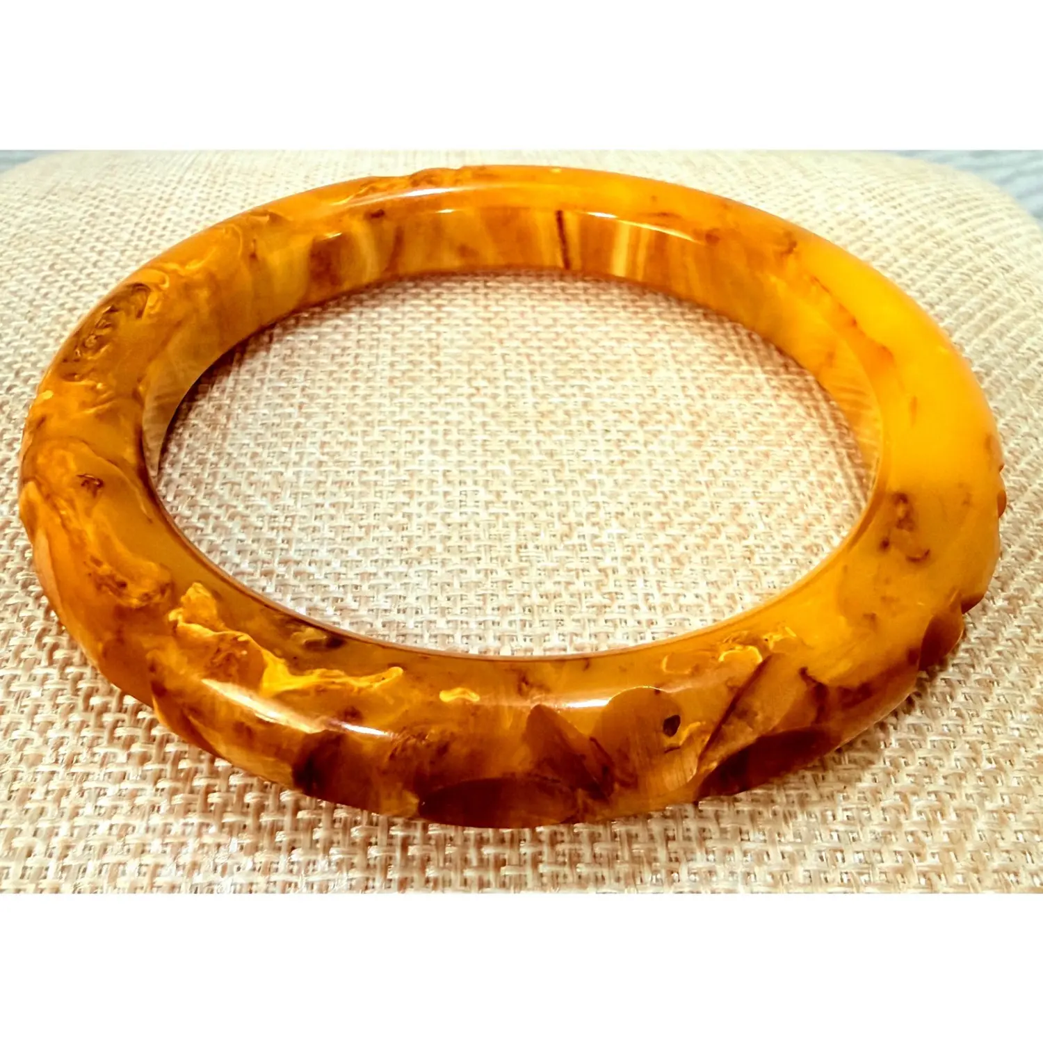 Bakelite Bracelet, Vintage 1940s Butterscotch Round Bangle with Retro Diamond Cut, Size 8 Historical Wear & Collectibles, Historical/Period