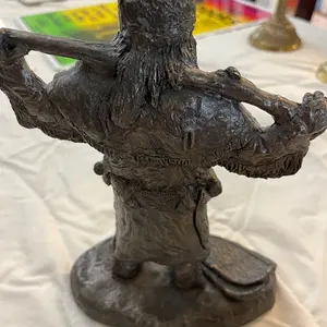 Retired Michael Garmen Hightrails bronzetone statue