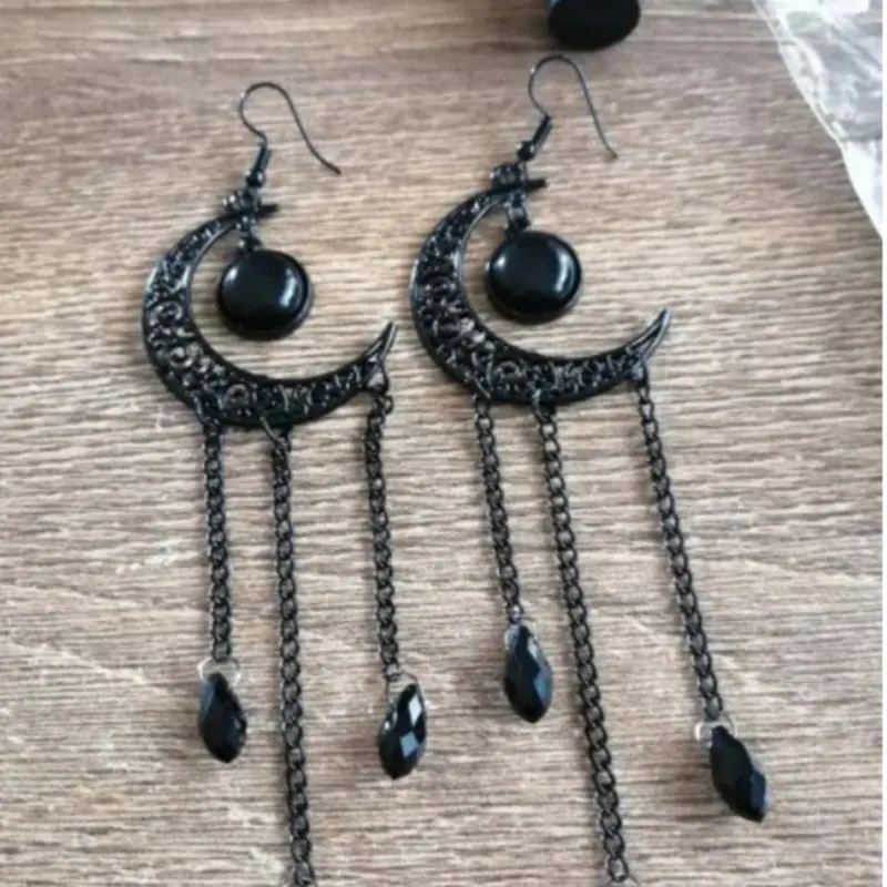Gothic Halloween Moon Drop Earrings, Geometric Design, Zinc Alloy Material, Long Pendant Style, All-Season Jewelry for Women, Statement Earrings, Dangly Earrings, Earrings Dangling