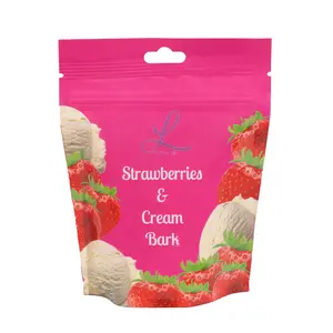 Premium Strawberries & Cream Chocolate Bark Snack Bonbon