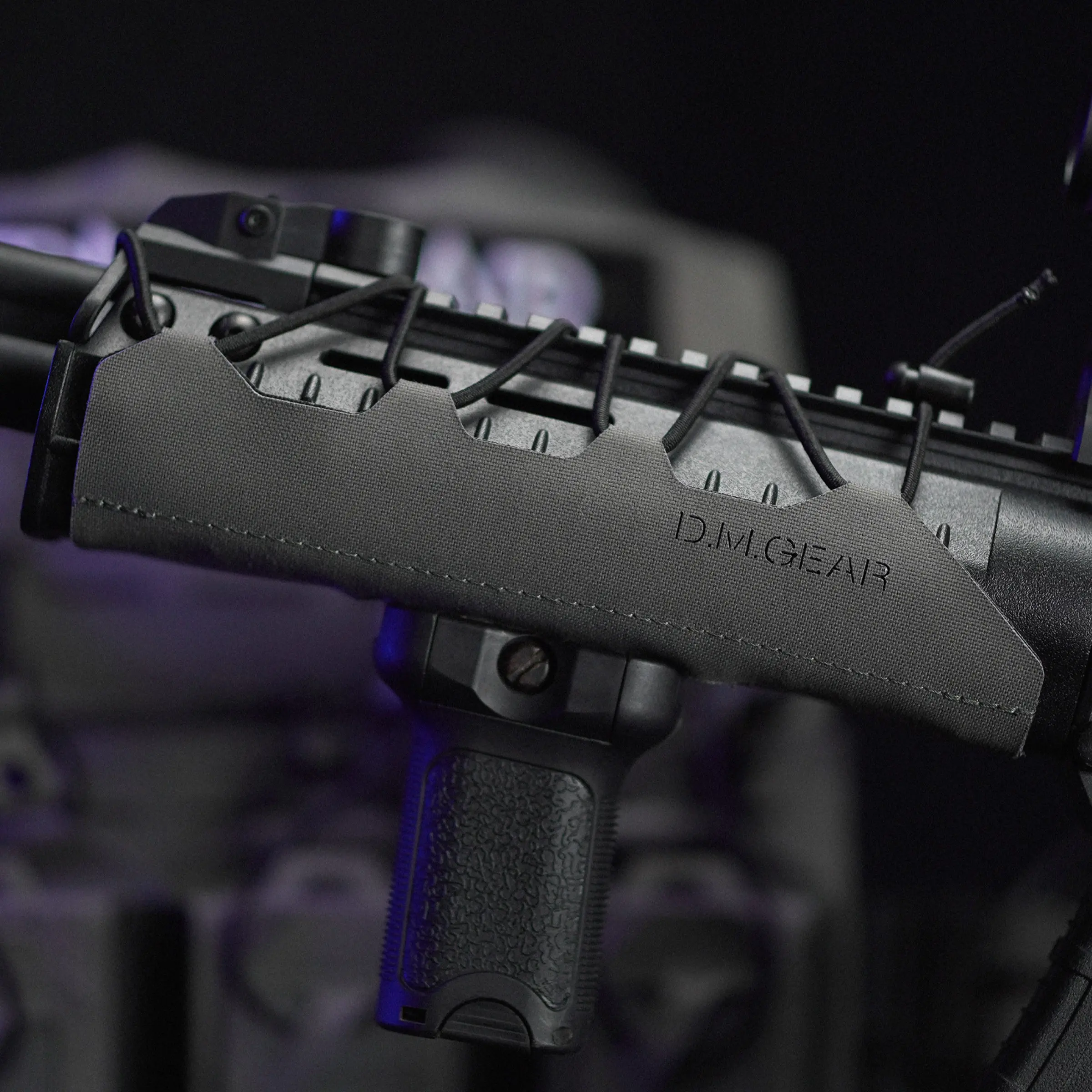 Dmgear Original Short Grip Guard, Fishbone Handguard, Fishbone Design, Tactical Rail Cover, Rail Compatibility, Universal Ar15 N4 Kac Mcx Hk416, Protective Gear, Wargame Gear for Wargame Activities, Enhanced Grip