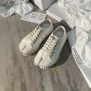 Women’s split toe tabi canvas sneakers, white, thick sole, closed toe, casual training shoes