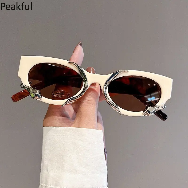 Retro Cat Eye Sunglasses with Snake Ornament, Popular Statement Eyewear for Women, Bold Y2K Fashion Shades in Clear & White Frames, durable build & eye-catching design, great for beach trips, concert outfits, festival vibes and gift giving