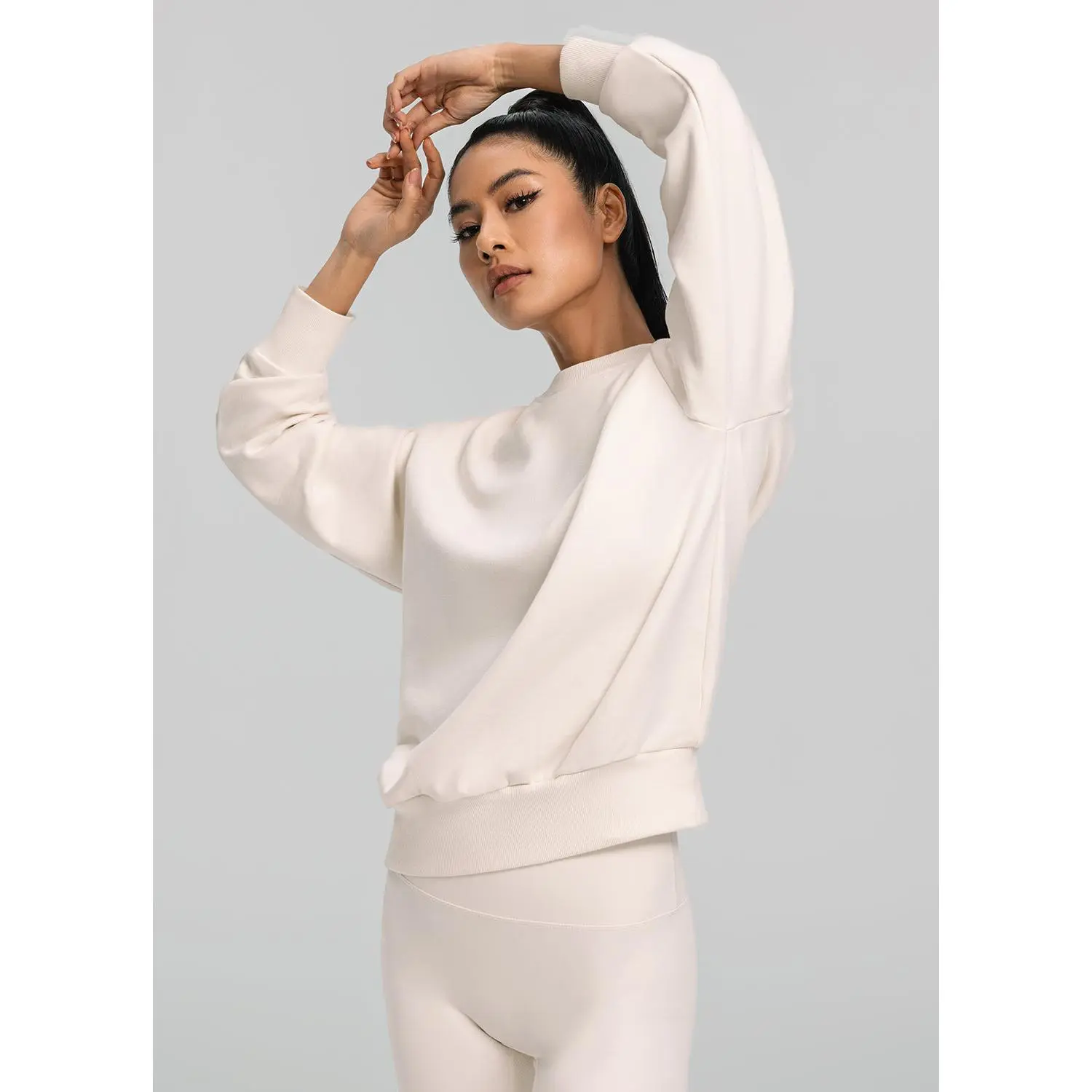 Relaxed Fit Sweatshirt for Women, Breathable Pullover Top, Athletic Fashion Activewear for Layering and Casual Wear, Everyday, Activewear Women's Sports Sweatshirt, Lightweight Women's Sports Sweatshirt